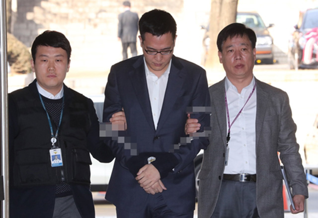 ▲ 만취한 상태로 술집 종업원을 폭행하고 순찰차를 부순 혐의로 지난 7일 구속된 김승연 한화그룹 회장 3남 김동선 씨. ⓒ연합뉴스