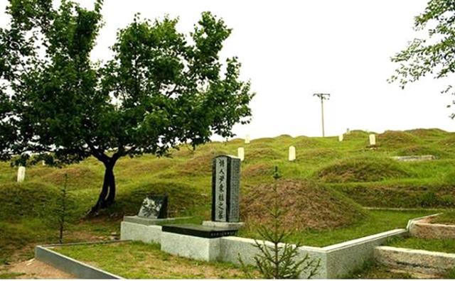 ▲장재촌에 있는 윤동주, 송몽규 묘역 Ⓒ간도답사학교
