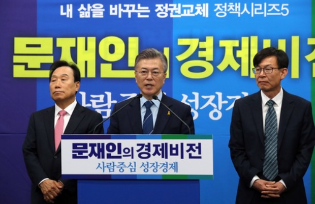 ▲ 문재인 대통령은 지난 4월 자신의 경제구상을 담은 이른바 '제이(J) 노믹스'를 발표했다. ⓒ연합뉴스