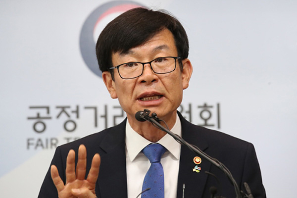 ▲19일 오전 정부세종청사 공정거래위원회에서 김상조 위원장이 재벌 개혁안을 발표하고 있다. ⓒ연합뉴스