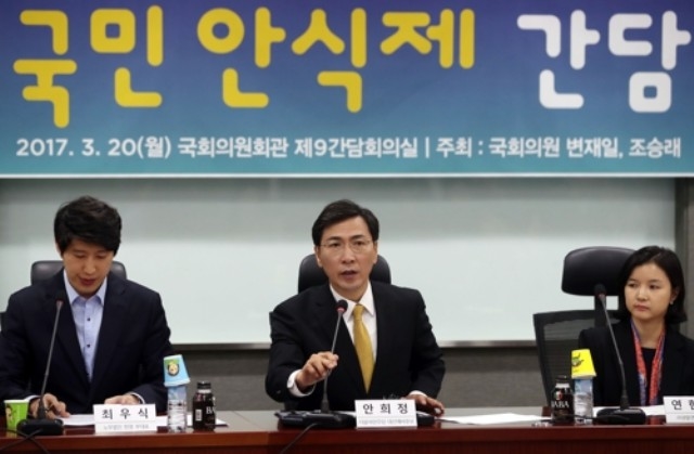 ▲ 더불어민주당 대선 경선 후보인 안희정 충남지사가 지난 3월 20일 국회 의원회관에서 열린 '전국민 안식제 간담회'에서 모두발언을 하고 있다. ⓒ연합뉴스