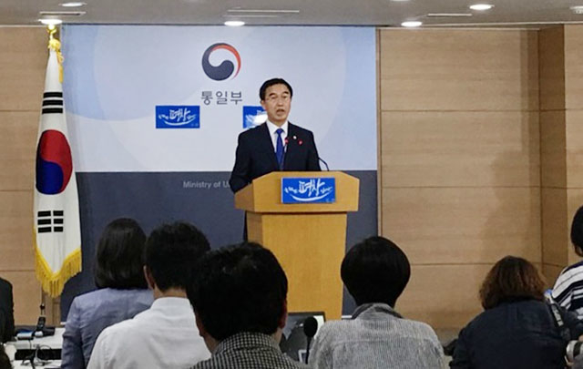 ▲ 조명균 통일부 장관이 문재인 대통령의 '베를린 구상' 후속 조치의 배경과 의미를 설명하고 있다. ⓒ통일부