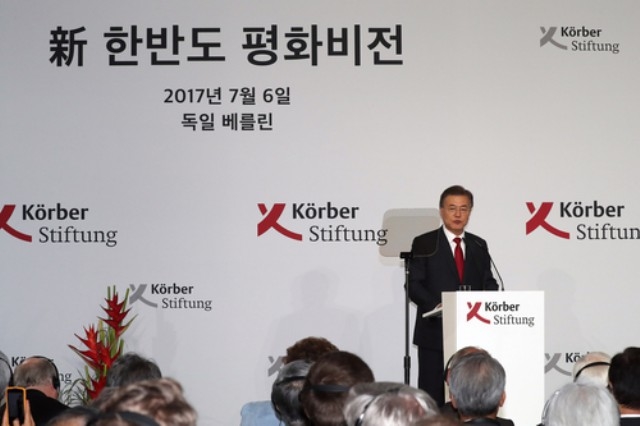▲ 문재인 대통령이 지난 6일 오후(현지시간) 구 베를린 시청 베어 홀에서 열린 쾨르버 재단 초청연설에서 한반도 평화구축과 남북관계, 통일 등에 대해 발언하고 있다. ⓒ연합뉴스
