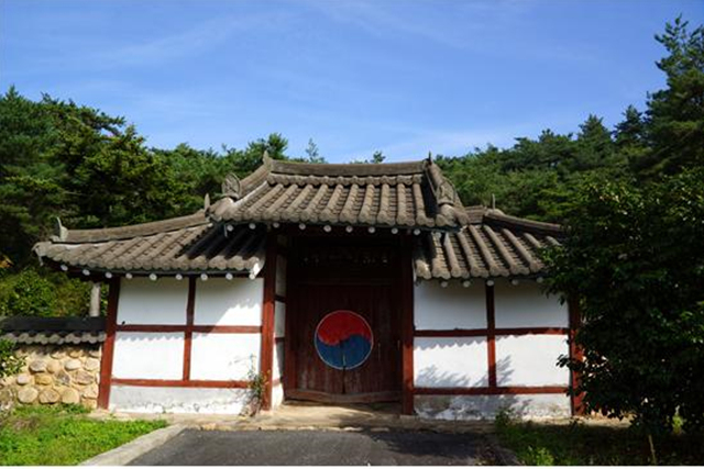 ▲압해도 정승동, 압해정씨 도선산 사당Ⓒ섬학교