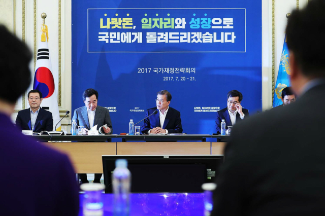 ▲ 문재인 대통령은 지난 7월 21일 국가재정전략회의를 갖고 "증세를 하더라도 대상은 초고소득층과 초대기업에 한정될 것"이라고 말했다. ⓒ청와대
