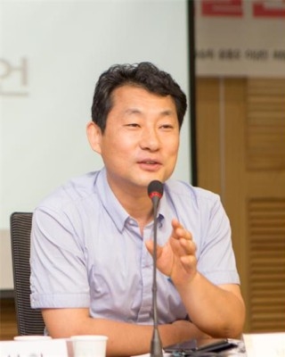 ▲ 역사왜곡 증언 중인 방학진 민족문제연구소 기획실장. ⓒ민언련