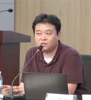 ▲ 백남기 농민 피해 증언 중인 최석환 백남기투쟁본부 사무국장. ⓒ민언련