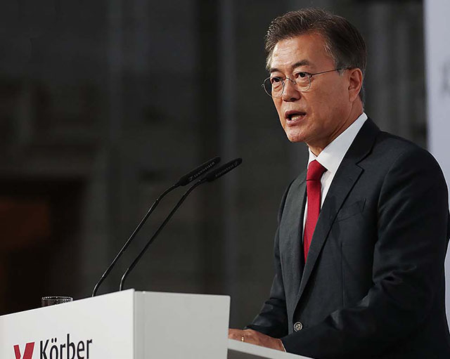 ▲ 문재인 대통령이 지난 7월 6일(현지 시각) 독일 베를린에서 쾨르버 재단 초청으로 연설을 하고 있다. 문 대통령은 이날 '베를린 구상'을 발표했다. ⓒ청와대