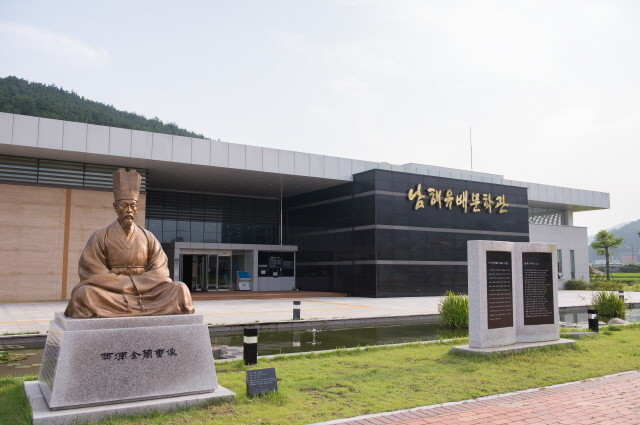 ▲ 오는 11월 1일 제8회 김만중문학상 시상식이 열리는 남해유배문학관 전경.ⓒ남해군