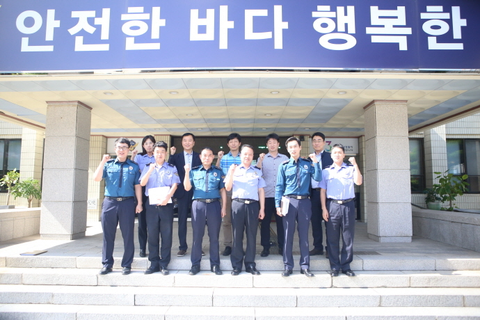 ▲여수해양경찰서는 14일 섬 지역 효율적 치안체계 구축과 사건·사고의 신속한 대응 방안을 찾기 위해 여수경찰서 관계자들과 실무협의를 가졌다.