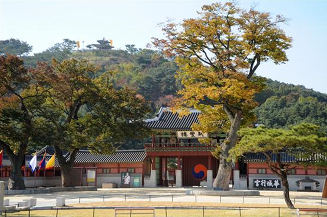 ▲화성행궁. 여기서부터 강의가 시작된다.Ⓒ화성학교