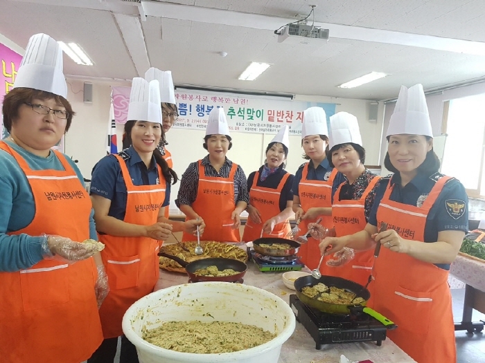 ▲ 전북 남원시 '나누는 기쁨, 행복한 추석 맞이 밑반찬 나눔 봉사활동’ 모습. ⓒ남원시