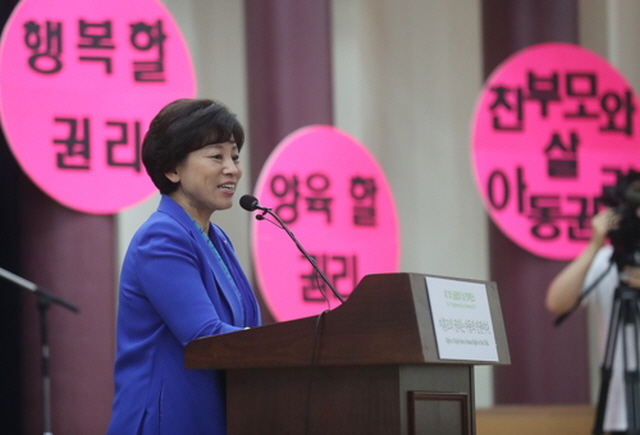 ▲ 지난 5월 11일 오후 서울 여의도 국회 의원회관에서 열린 제7회 싱글맘의 날 컨퍼런스에서 더불어민주당 남인순 의원이 축사를 하고 있다. ⓒ연합뉴스
