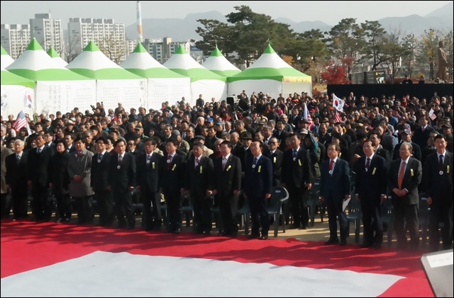 ▲ 1천여명이 참석한 박정희 전 대통령 탄생 100주년 기념식(2017.11.14.구미시 상모동) ⓒ평화뉴스(김지연)