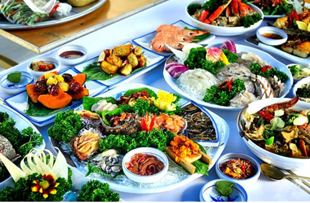 ▲통영의 ‘다찌’상은 가히 해산물 천국이다. Ⓒ이상희