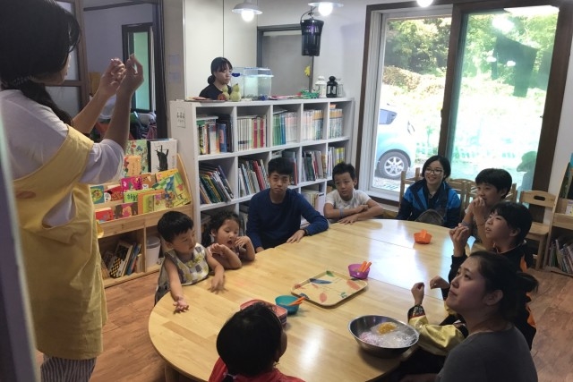 ▲ 추석을 앞두고 송편을 만드는 모습. ⓒ소보사