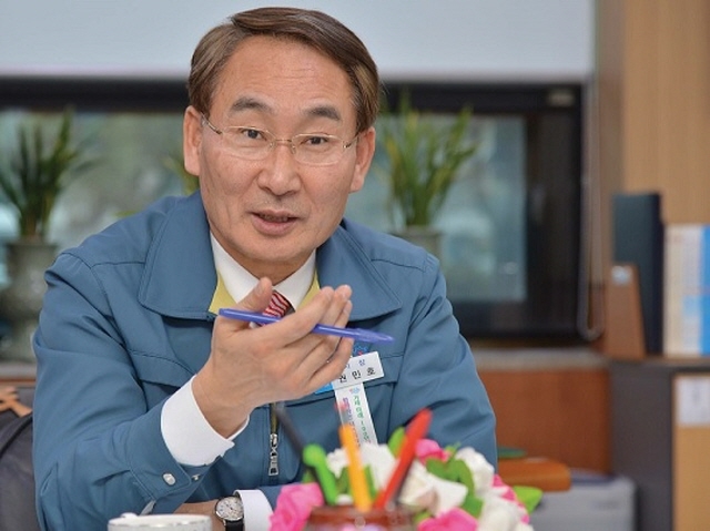 ▲오는 6월 치러질 지방선거에서 경남도지사 후보군으로 거론되고 있는 권민호 경남 거제시장이 3일 민주당 입당원서를 제출함에 따라 그의 정치적 행보에 관심이 집중되고 있다.ⓒ 프레시안 자료사진