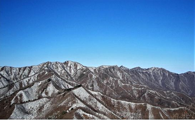▲백수리산을 지나 암봉에서 바라본 덕유Ⓒ백두대간학교