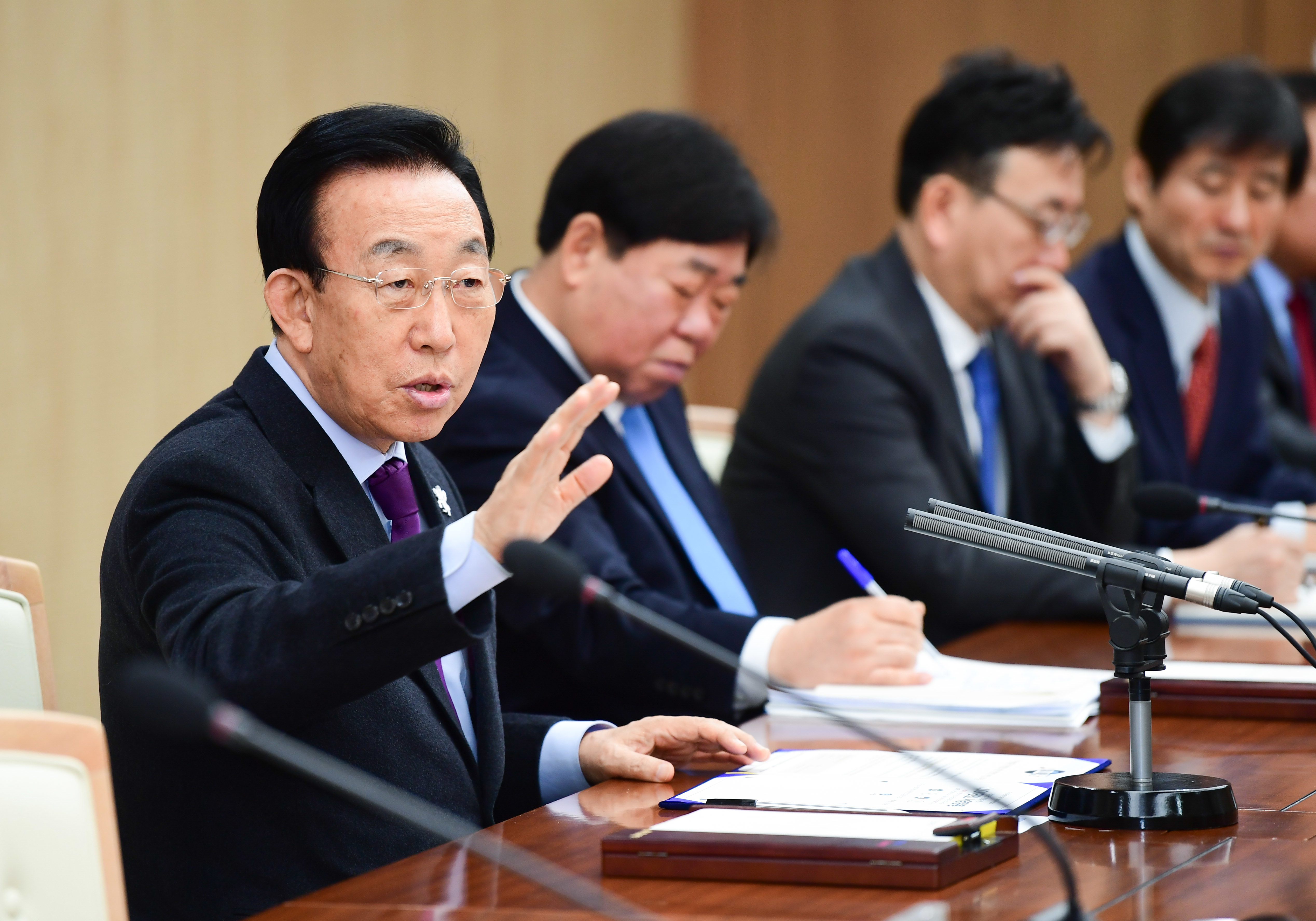 김관용 경북도지사가 9일 간부회의에서 사드를 언급했다. ⓒ 경북도 제공