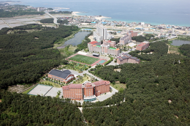 ▲경동대학교가 33개 학과에서 548명을 모집하는 정시모집 마감 결과 모두 2942명이 응시해 평균 5.37 대 1의 경쟁률을 기록했다고 10일 밝혔다. 사진은 설악 글로벌캠퍼스 전경. ⓒ경동대
