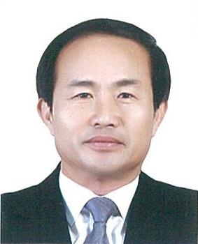 ▲ 농업 고위 공무원을 하다 퇴직 후 고향마을 이장을 맡은 최동로 씨