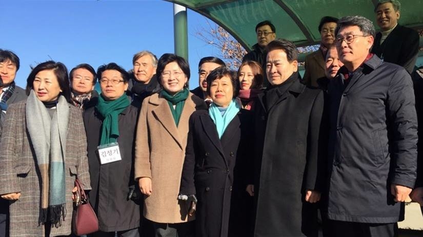 12일 개혁신당의원모임이 파주 남북출입사무소앞에서 개성공단 재 가동을 위한 결의문을 발표했다. ⓒ정동영 의원실