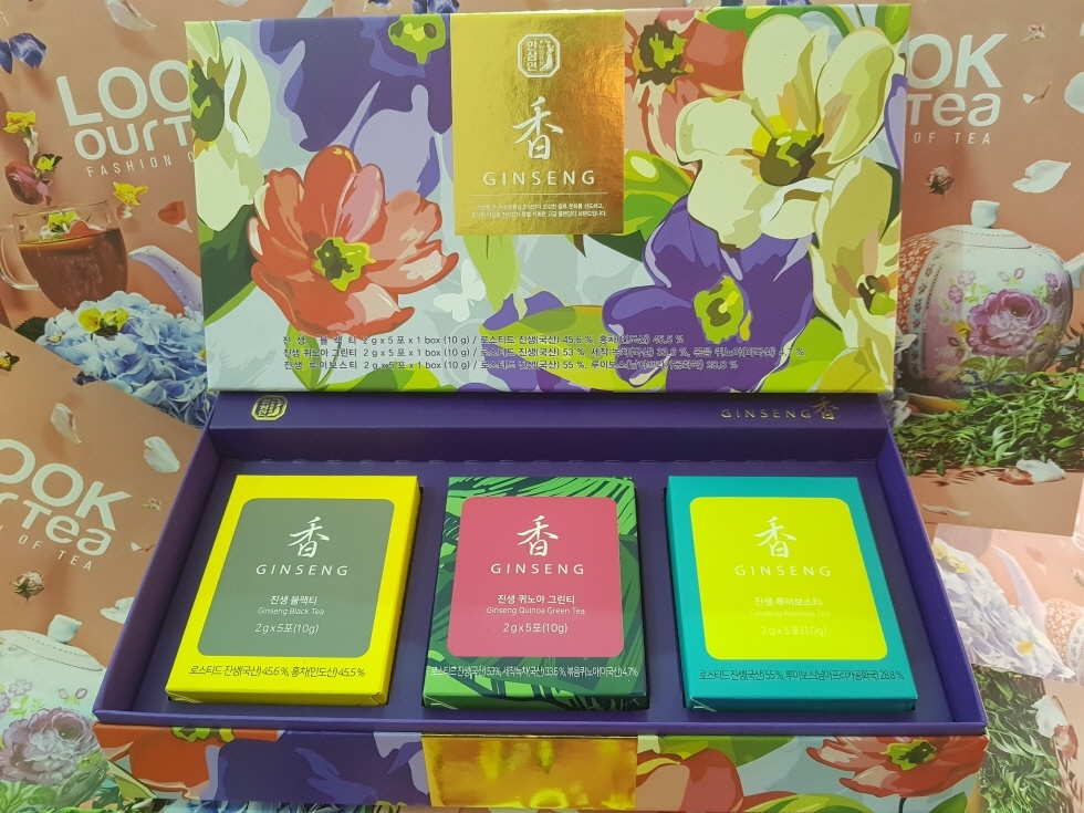 ▲인삼을 블렌딩한 프리미엄 티 시리즈 ‘진생향오리지널’은 ▲진생 블랙 티(Ginseng Black Tea): 부드럽고 향기로운 닐기리 홍차와 쌉싸름하고 달큼한 인삼을 담은 블렌딩 티 ▲진생 퀴노아 그린 티(Ginseng Quinoa Green Tea): 부드러운 세작 녹차에 정성껏 로스팅한 인삼과 퀴노아, 마테를 더한 블렌딩 티 ▲진생 루이보스 티(Ginseng Rooibos Tea): 시트러스의 상큼함과 인삼의 건강한 향기를 블렌딩한 루이보스 티로 구성됐다. ⓒ프레시안(전형준)