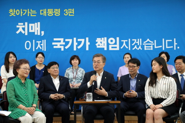 ▲ 문재인 대통령이 2017년 6월 2일 서울시 국민건강보험 서울요양원에서 열린 '치매, 이제 국가가 책임지겠습니다' 행사에서 발언하고 있다. ⓒ청와대