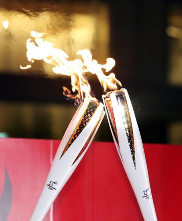 ▲2018 평창동계올림픽 성공개최의 국민 여망을 담은 성화가 ‘대한민국 대표축제’인 화천산천어축제장을 찾는다. ⓒ연합뉴스