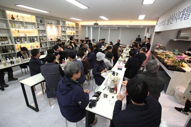 ▲개교 10주년의 막걸리학교가 새로운 남산시대를 연다.ⓒ막걸리학교