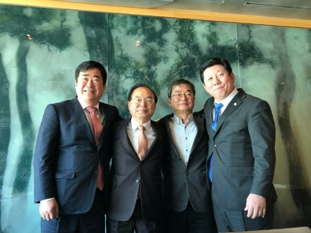 ▲ 좌측부터 정경진 전 부산시 행정부시장, 오거돈 전 해양수산부 장관, 이호철 전 청와대 민정수석, 박재호 국회의원. ⓒ더불어민주당