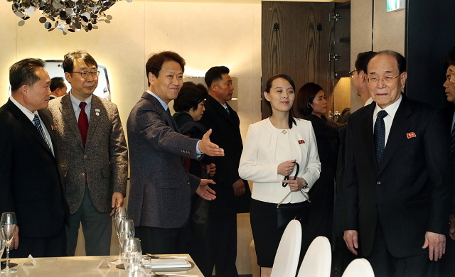 ▲ 임종석 비서실장이 김여정 제1부부장과 김영남 상임위원장을 만찬장으로 안내하고 있다. ⓒ청와대