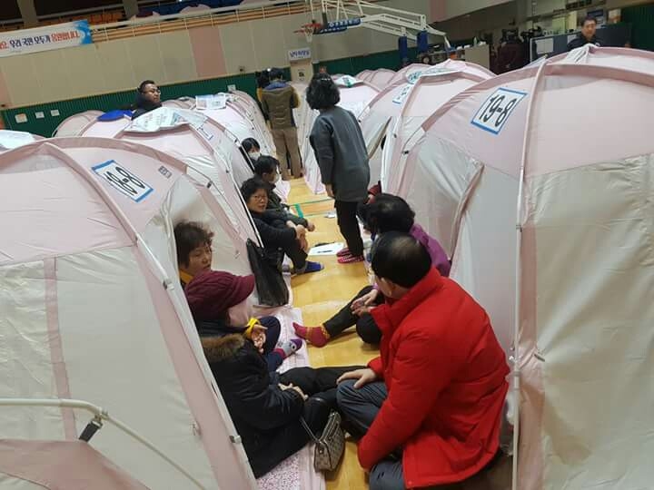 ▲ 흥해실내체육관에 마련된 이재민 대피소 모습
