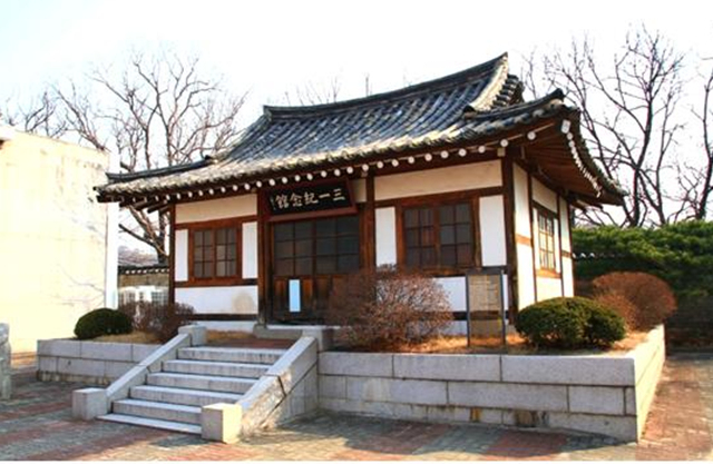 ▲송진우·현상윤 등 중앙학교 교사들의 만세운동 모의장소였던 중앙학교 숙직실 Ⓒ서울학교