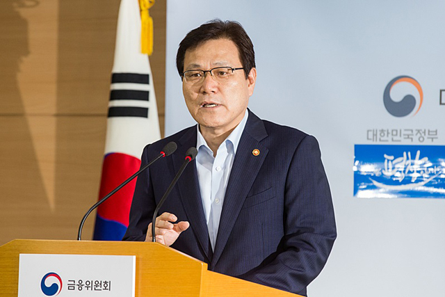 ▲ '모피아'의 핵심으로 꼽혔던 최종구 금융위원장은 문재인 정부 들어서도 요직을 맡았다. ⓒ금융위원회