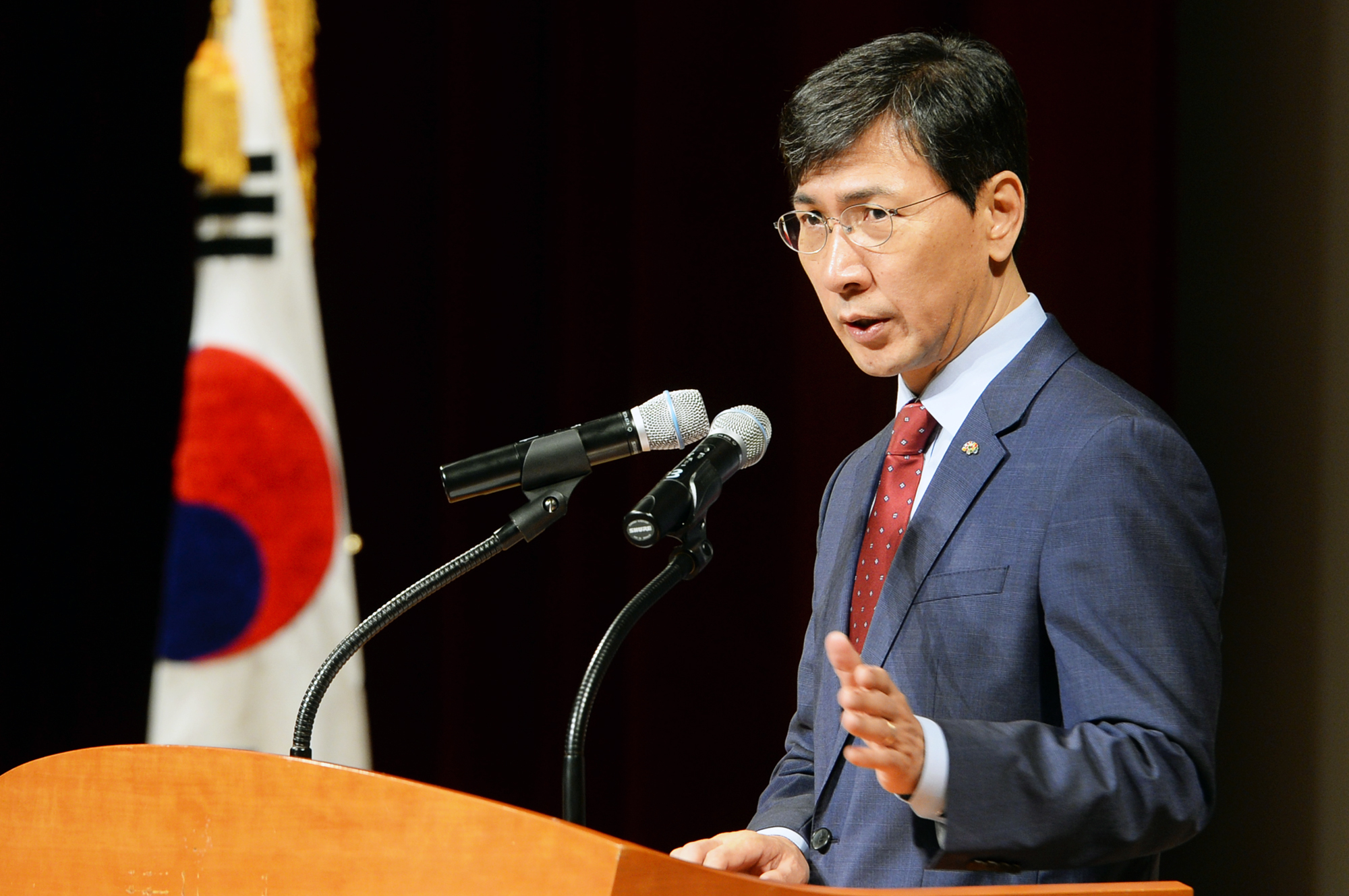 충남도청 공직자들과의 만남에서 강연하고 있는 안희정 충남도지사.