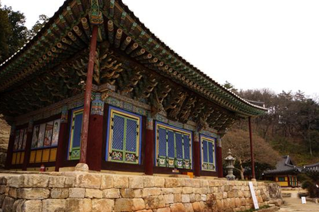 ▲백련사 대웅전Ⓒ섬학교