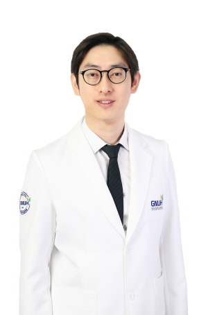 ▲경상대학교병원 정형외과 유준일 교수.ⓒ경상대병원