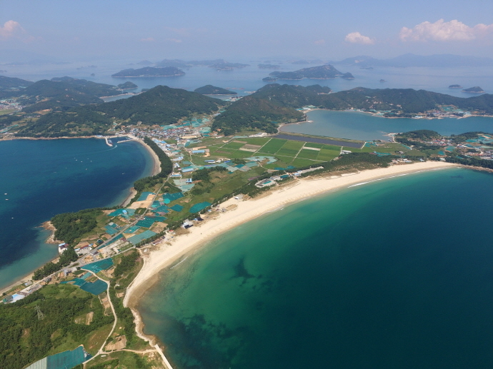 ▲완도군은 고려대학교 이은일 교수팀 주도하에 해양기후 치유 프로그램 개발 용역에 착수했다.
