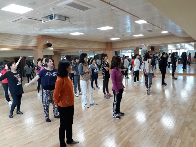 ▲무안군 삼향읍 주민자치센터(위원장 이종인)는 평생교육과 주민문화 복지 향상을 위해 지난 2월부터 문화교육 프로그램(3개월 과정)을 개강했다.