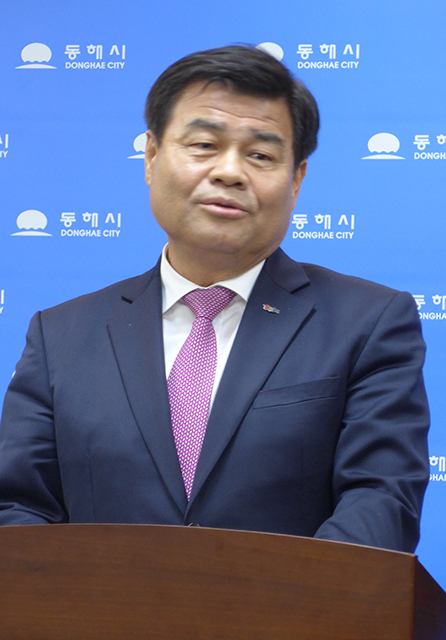 ▲심규언 동해시장은 8일 자유한국당 경선은 공정하지 않다는 입장을 밝히고 있다. ⓒ프레시안
