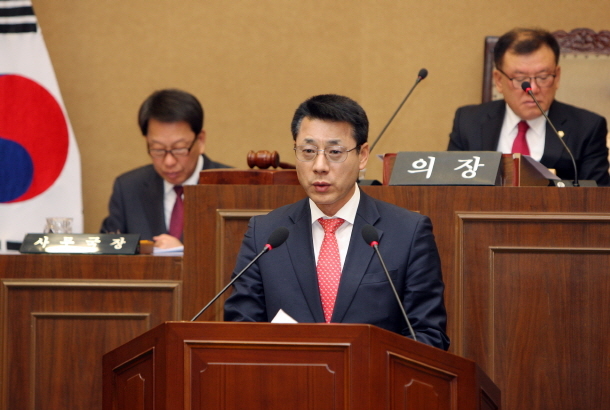 ▲8일 밀양시의회 제199회 임시회에서 김상득 의원이 밀양시 이.통장의 수당및 처우개선을 건의했다. ⓒ밀양시 제공