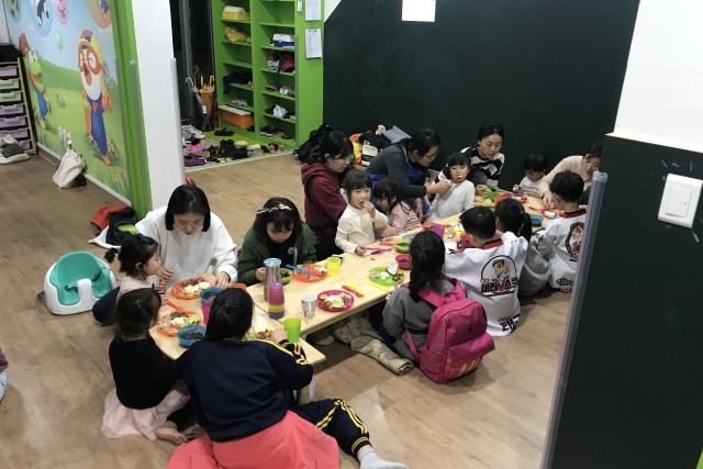 ▲ 마을 어린이들로 북적대는 어린이식당. ⓒ조민경