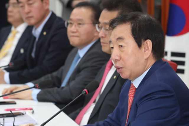 ▲자유한국당 김성태 원내대표가 3일 오전 국회에서 열린 개헌 로드맵 발표 기자간담회에서 발언하고 있다.ⓒ연합뉴스