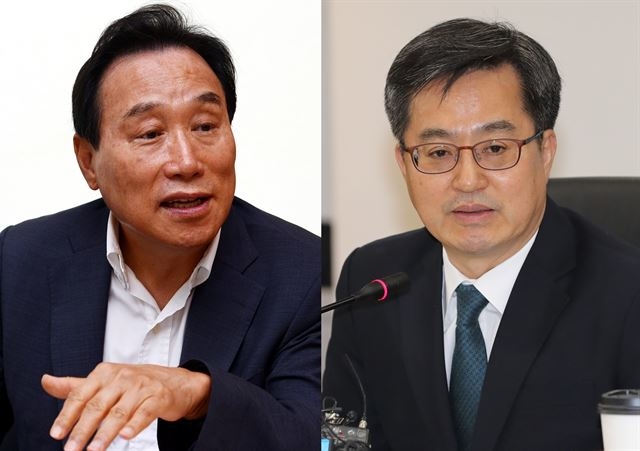 ▲ 최근 국내 경제 진단에 대해 '경기침체 진입' 논란을 불러일으킨 김광두(왼쪽) 국민경제자문회의 부의장과 이에 대해 공개 반박한 김동연 부총리. ⓒ연합뉴스