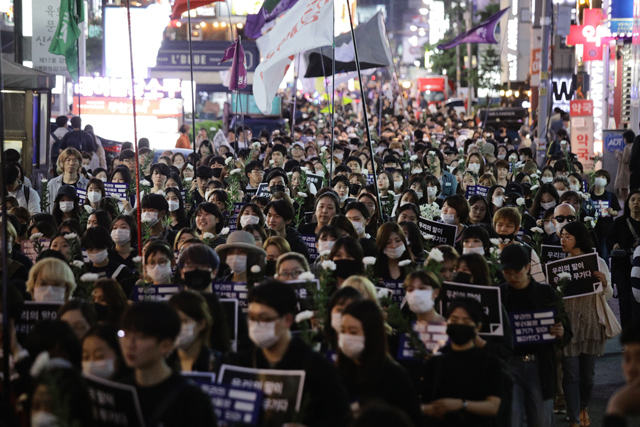 ▲ 지난해 5월 '강남역 살인 사건' 1주기 추모 현장. ⓒ프레시안(최형락)