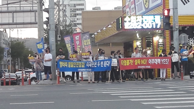 ▲한미장관 아파트 주민들이 주거안정 대책을 요구하며 집회를 열고 있다. ⓒ프레시안