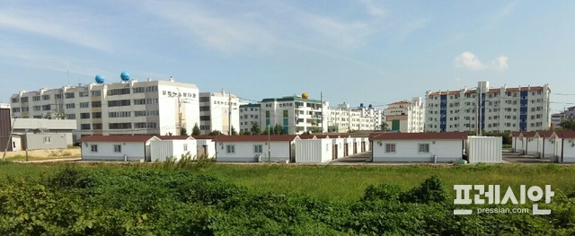 ▲저지대에 설치한 임시주택 전경