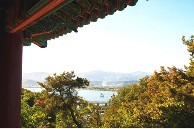 ▲소양정에서 강을 바라보다.Ⓒ춘천시