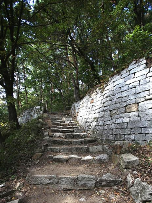 ▲봉의산성은 춘천의 진산(鎭山) 봉의산에 있는 고대 산성으로 신라의 주요 거점성이었다.Ⓒ춘천시
